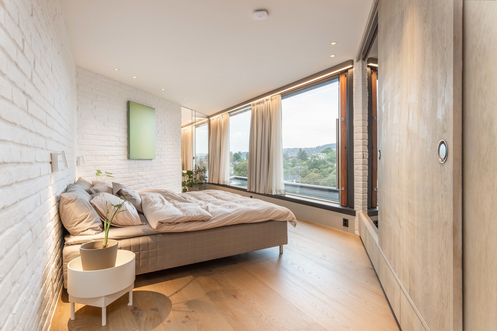 Deilig å våkne til en frodig og luftig utsikt fra sengen. Galleribilde