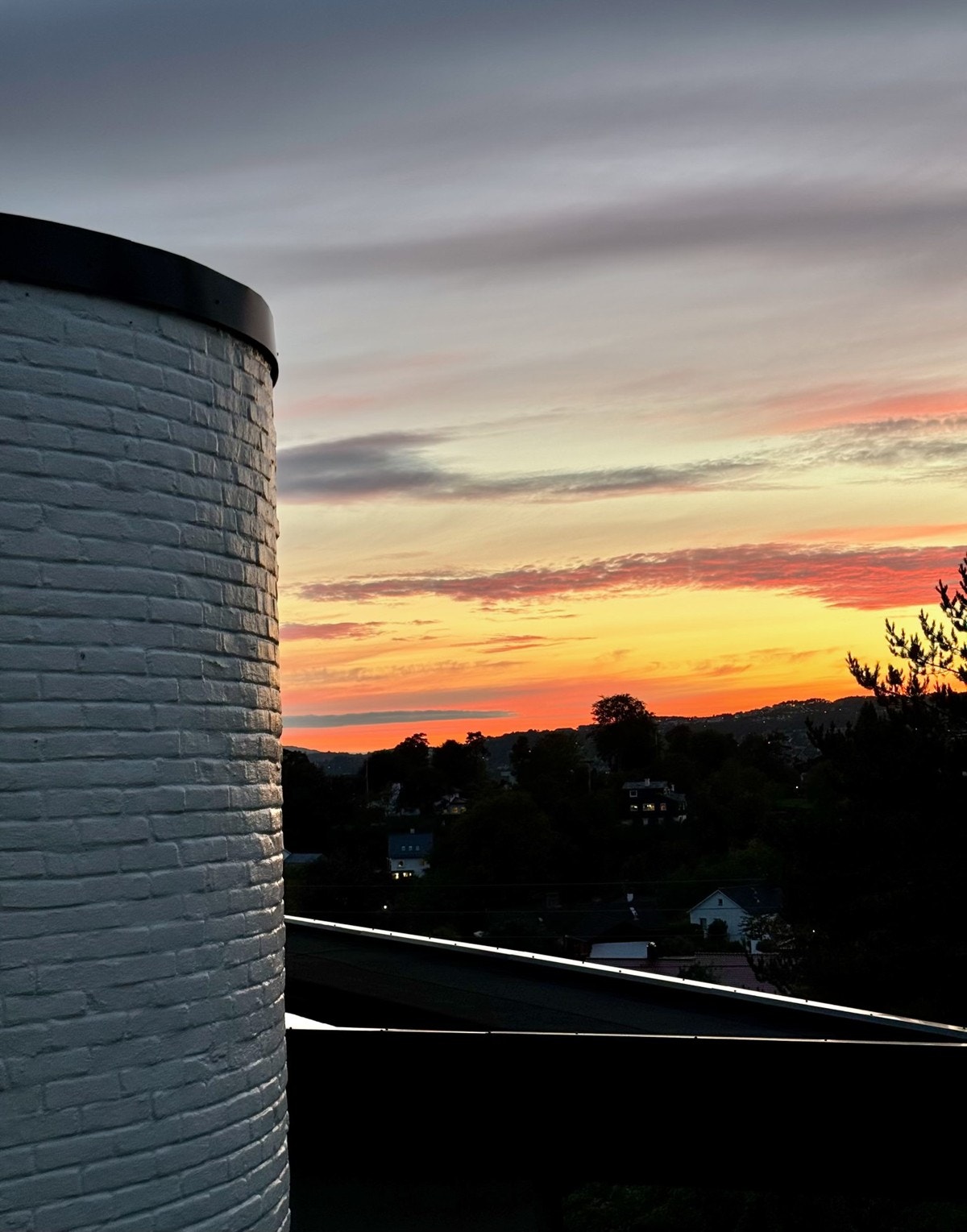 Til venstre i bildet ser man noe av særpreget Geir Grung signerte sine prosjekter med. Galleribilde