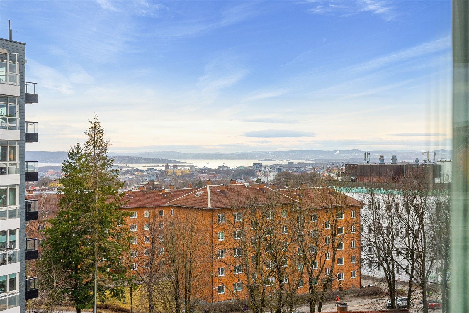 Nyt den flotte utsikten mot Oslofjorden med vakre omgivelser. Galleribilde
