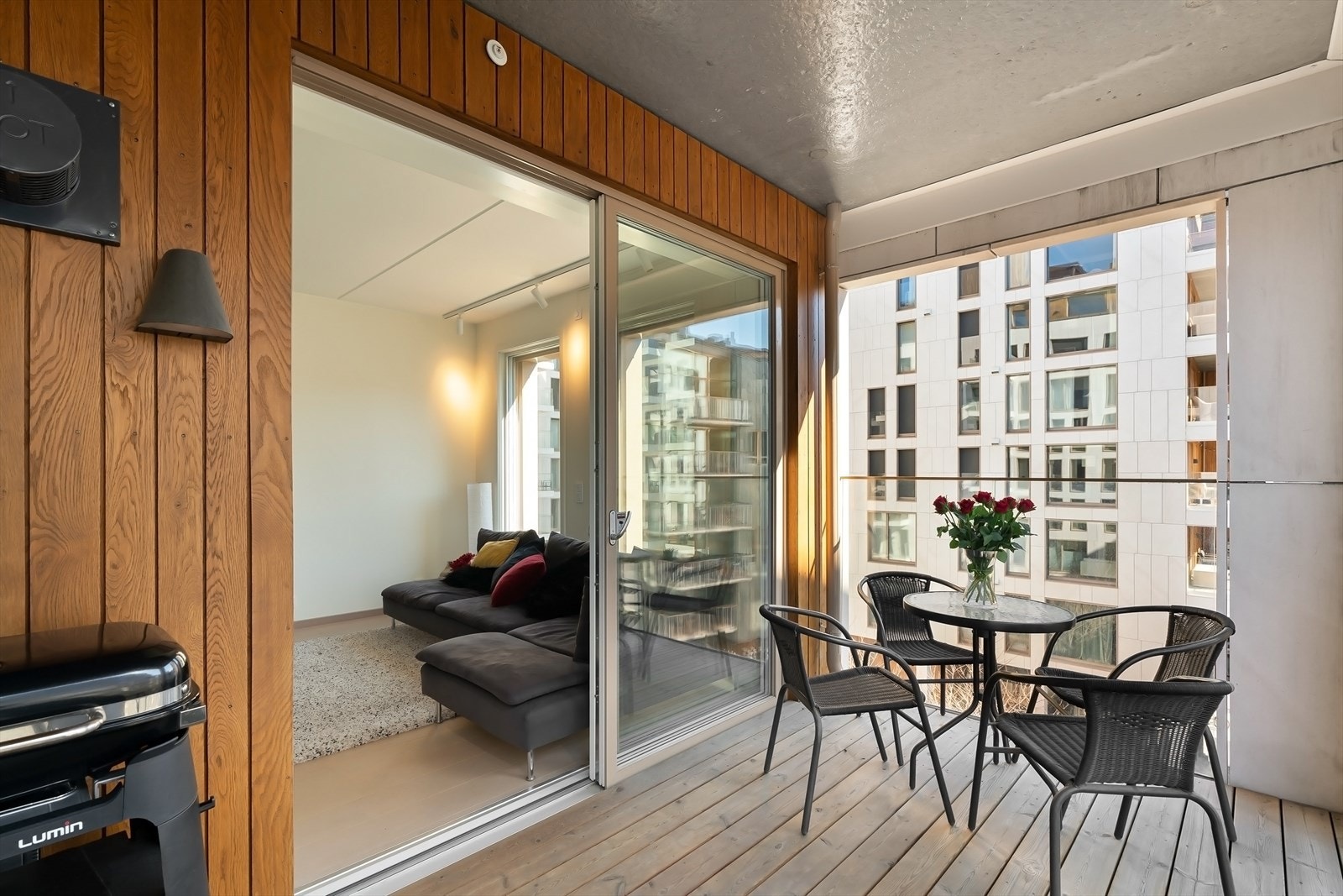 Adkomst til balkong fra stuen. Galleribilde