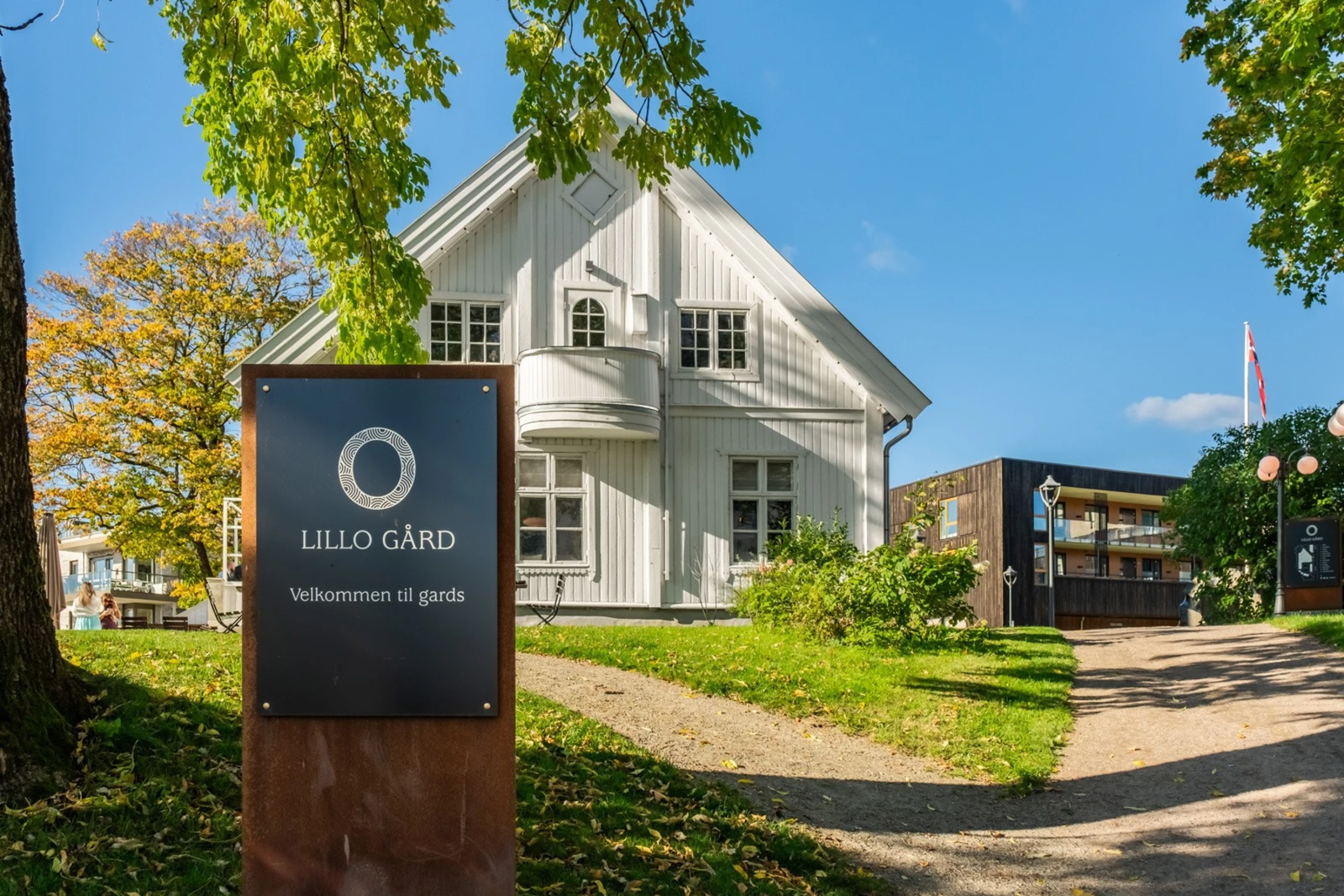 På Storo er det flere hyggelige serveringssteder. Her ser du Lille Ó som har en flott, solfylt uteservering. Galleribilde