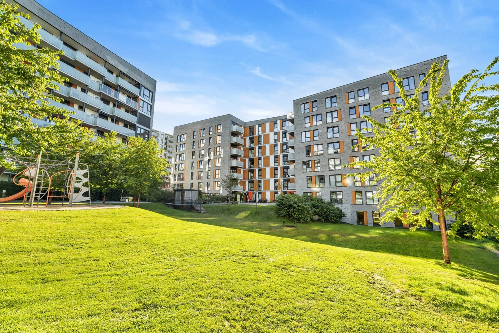 Her vil du bo i skjermede og grønne omgivelser i et attraktivt område i Nydalen. Sameiet fremstår ryddig med et veldrevet styre og god økonomi. Galleribilde