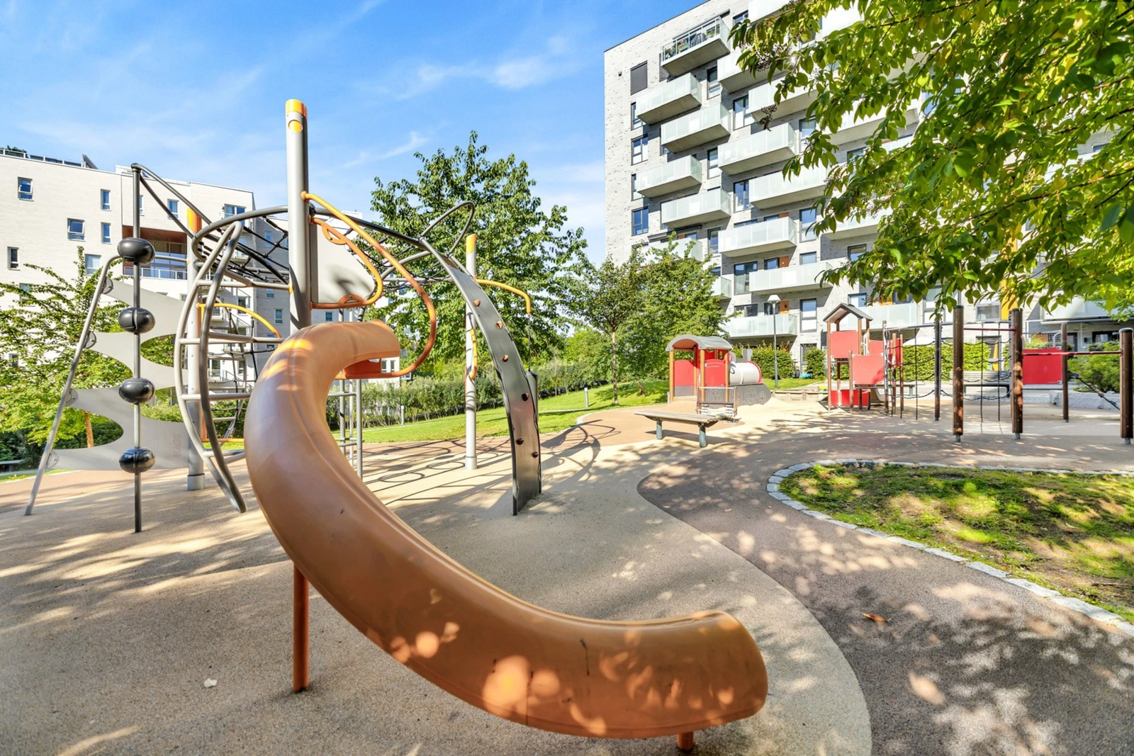 Beboerne opplever at det er et godt naboskap og mangfold med både studenter, unge voksne, barnefamilier og eldre. Galleribilde