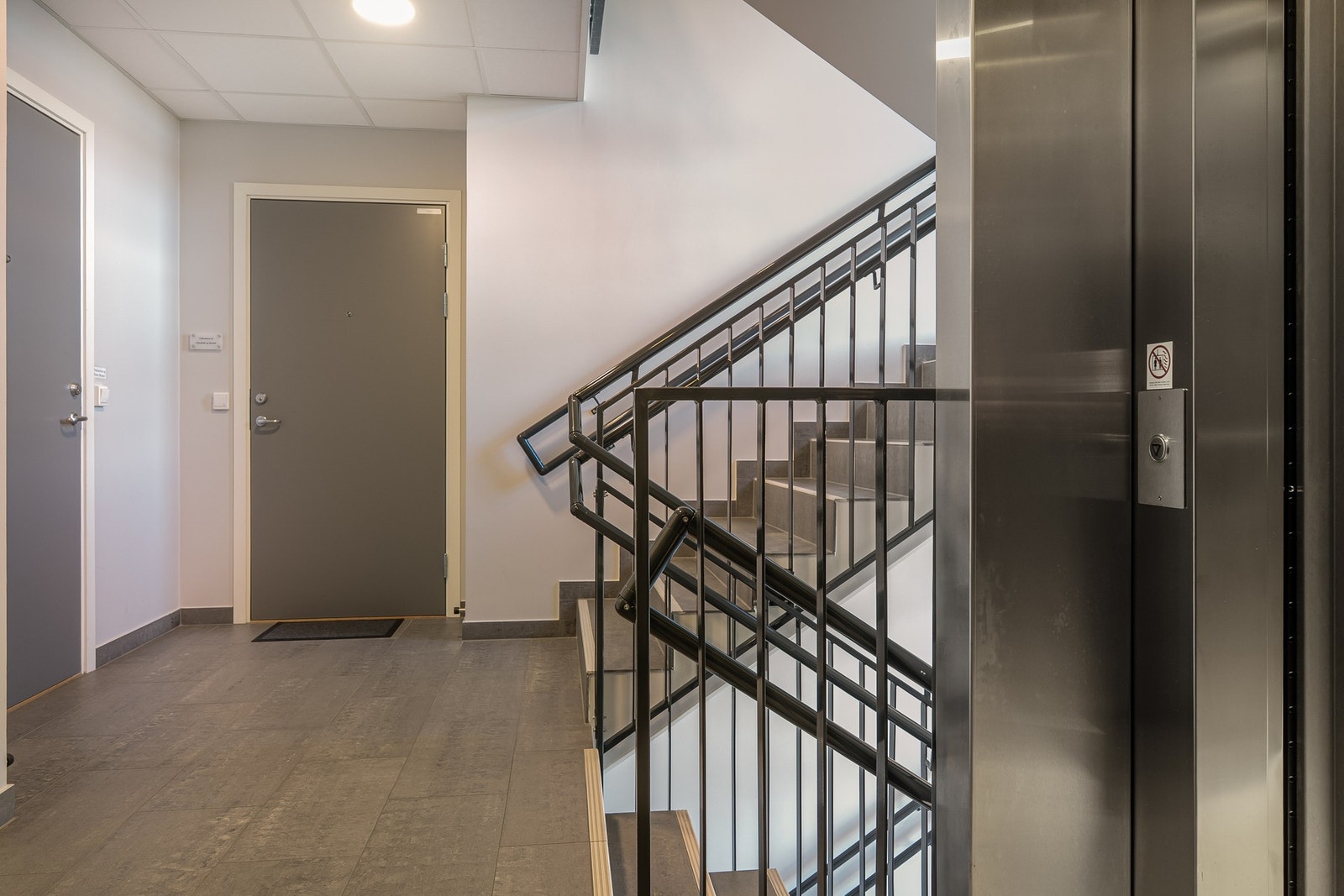 Cheviot har lyse og delikate fellesareal med trappeløp og heisadkomst fra kjeller til toppetasje. Galleribilde