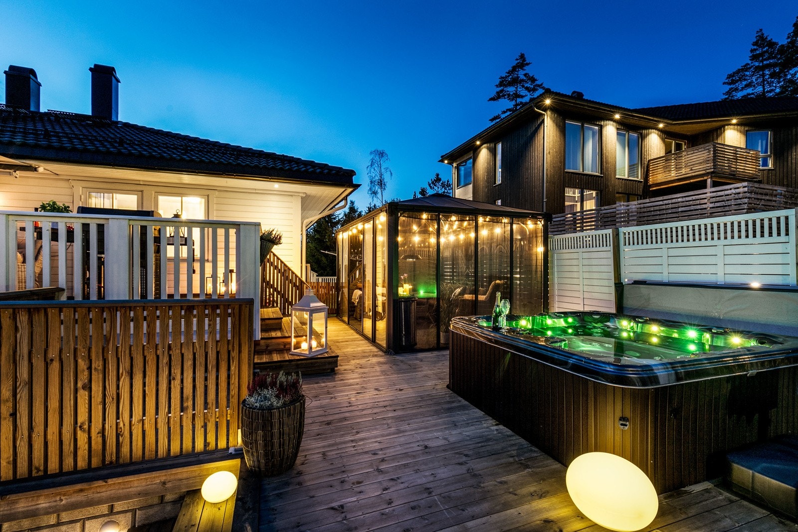 Frittstående bobleblad, utestue og flere gode uteplasser. Galleribilde