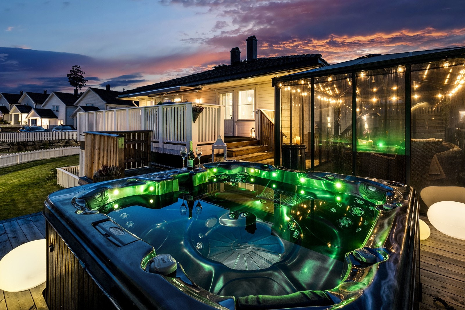 Frittstående bobleblad, utestue og flere gode uteplasser. Galleribilde