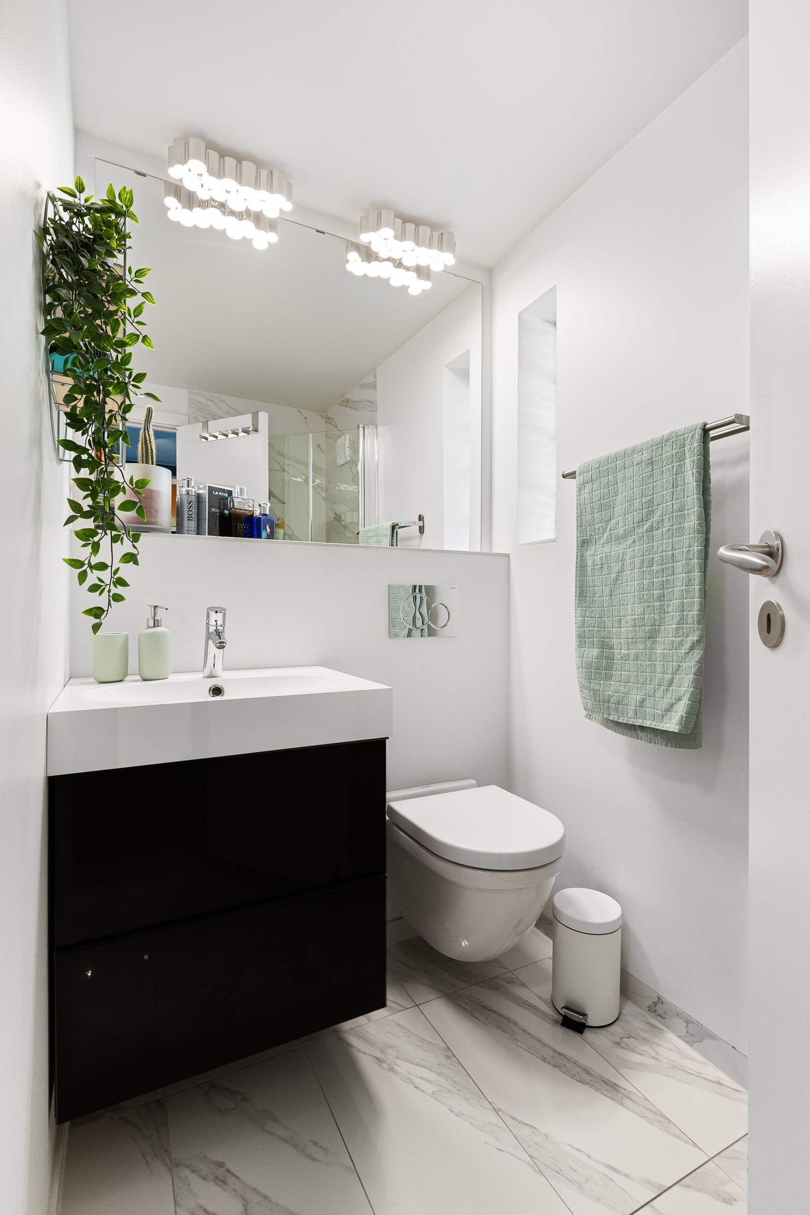 Badet tilknyttet soverommet ble pusset opp i 2017 Galleribilde