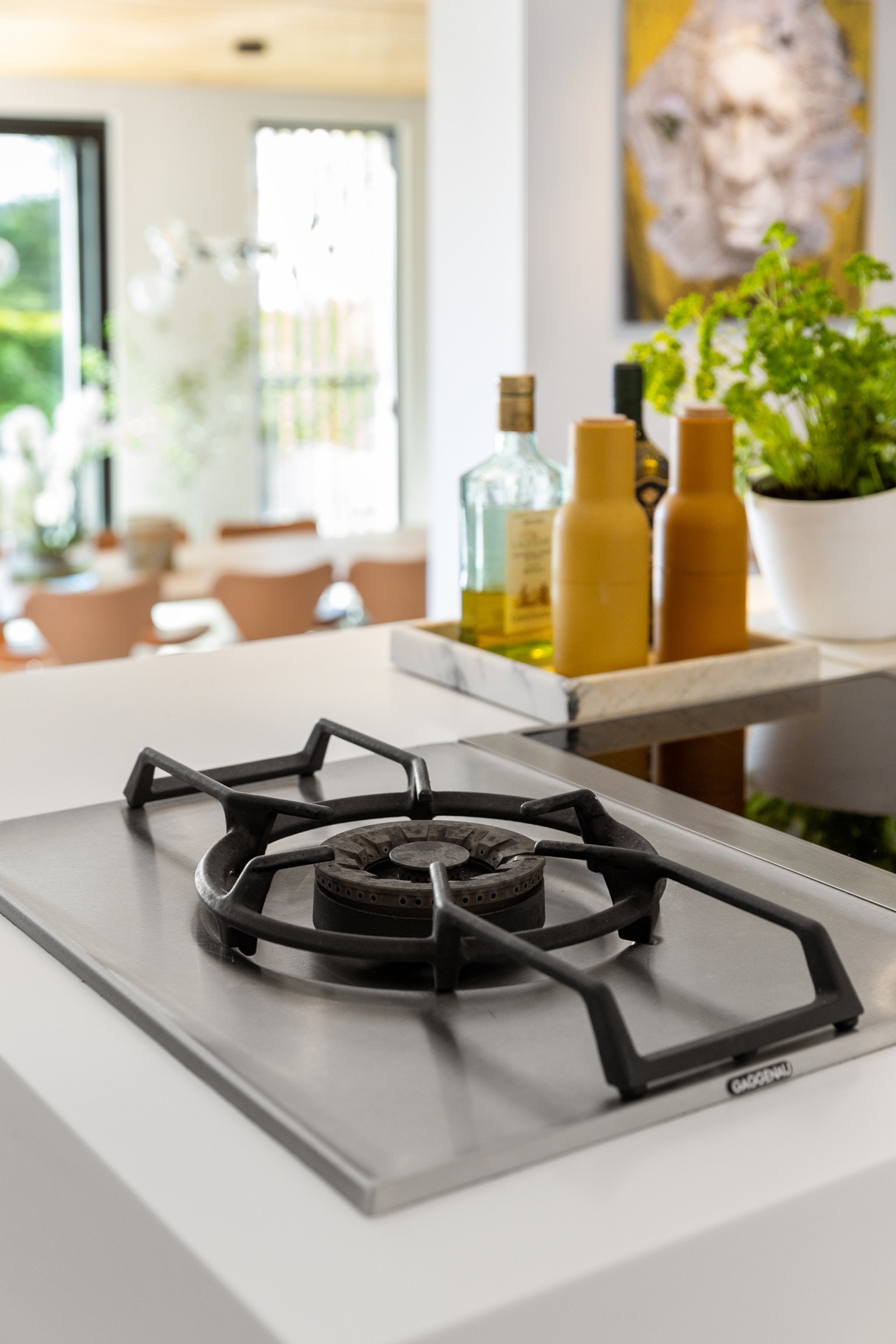 Corean benkeplate, induksjonstopp, stekeplate, gassbluss, komfyr, oppvaskmaskin og kjøleksap Galleribilde