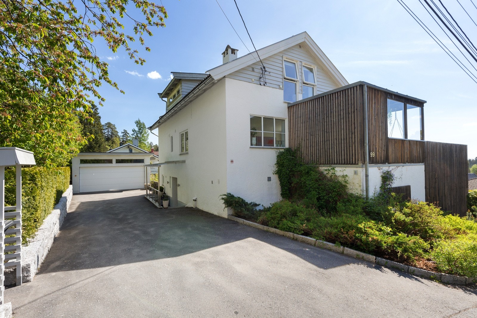 Praktisk dobbeltgarasje Galleribilde