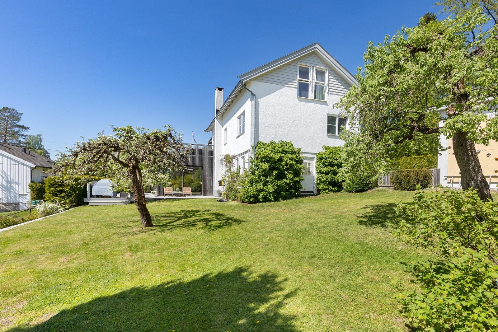 Flott enebolig beliggende i tilbaketrukkede og barnevennlige omgivelser Galleribilde