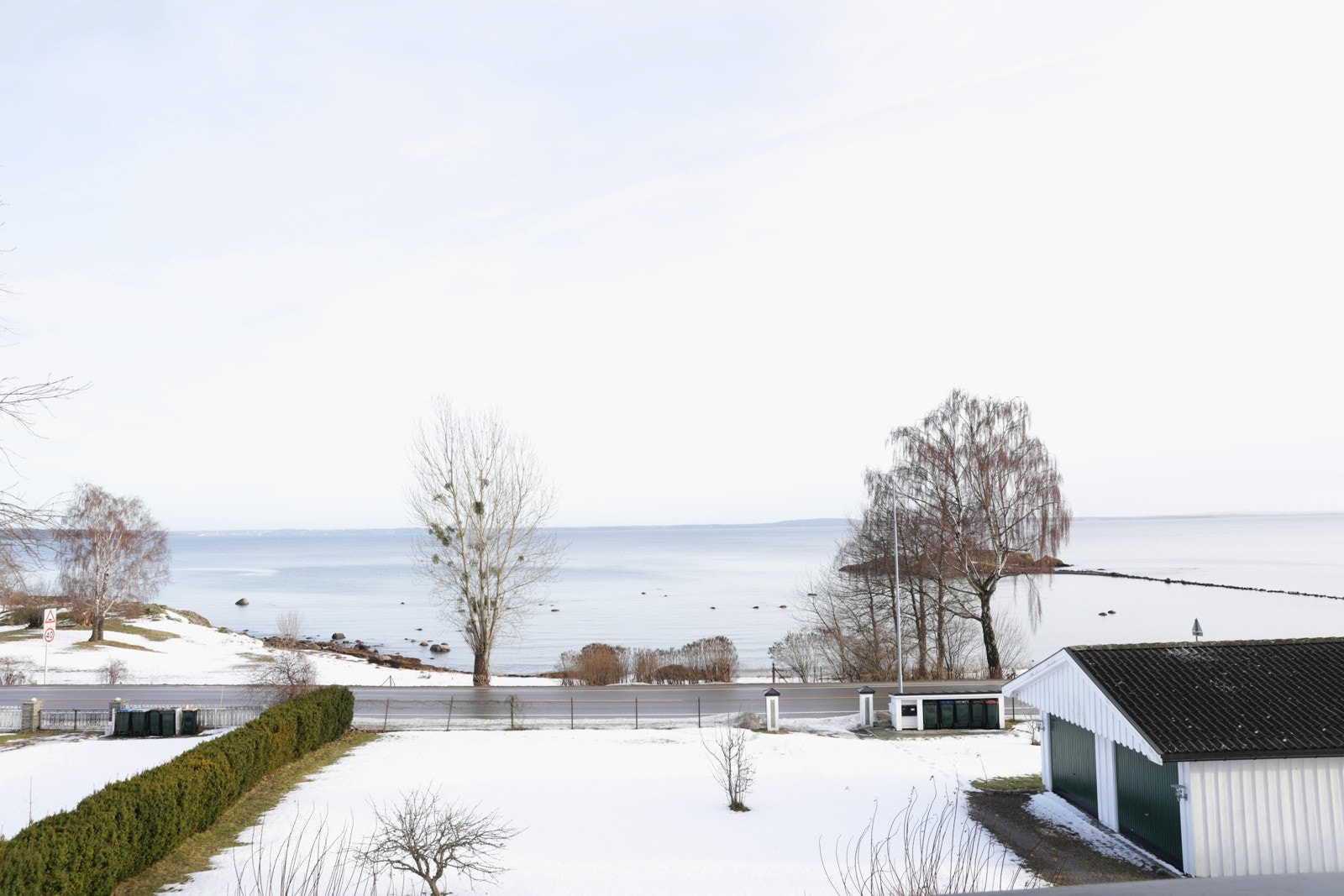 Velkommen til denne vakre, sjønære og spennende eiendommen på Feskjær! Galleribilde