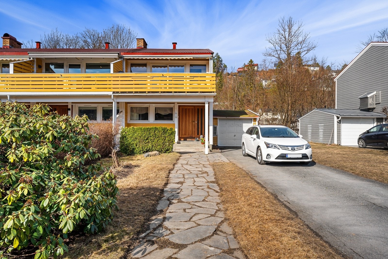 Boligen går over 3 plan og har god planløsning, garasje og biloppstillingsplasser Galleribilde