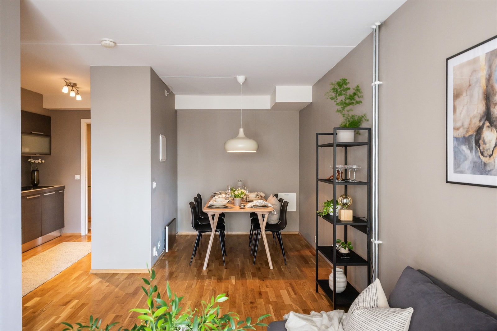 Det er også en naturlig plass for å innrede med en spisegruppe der venner og familie kan inviteres på middagsselskaper. Galleribilde