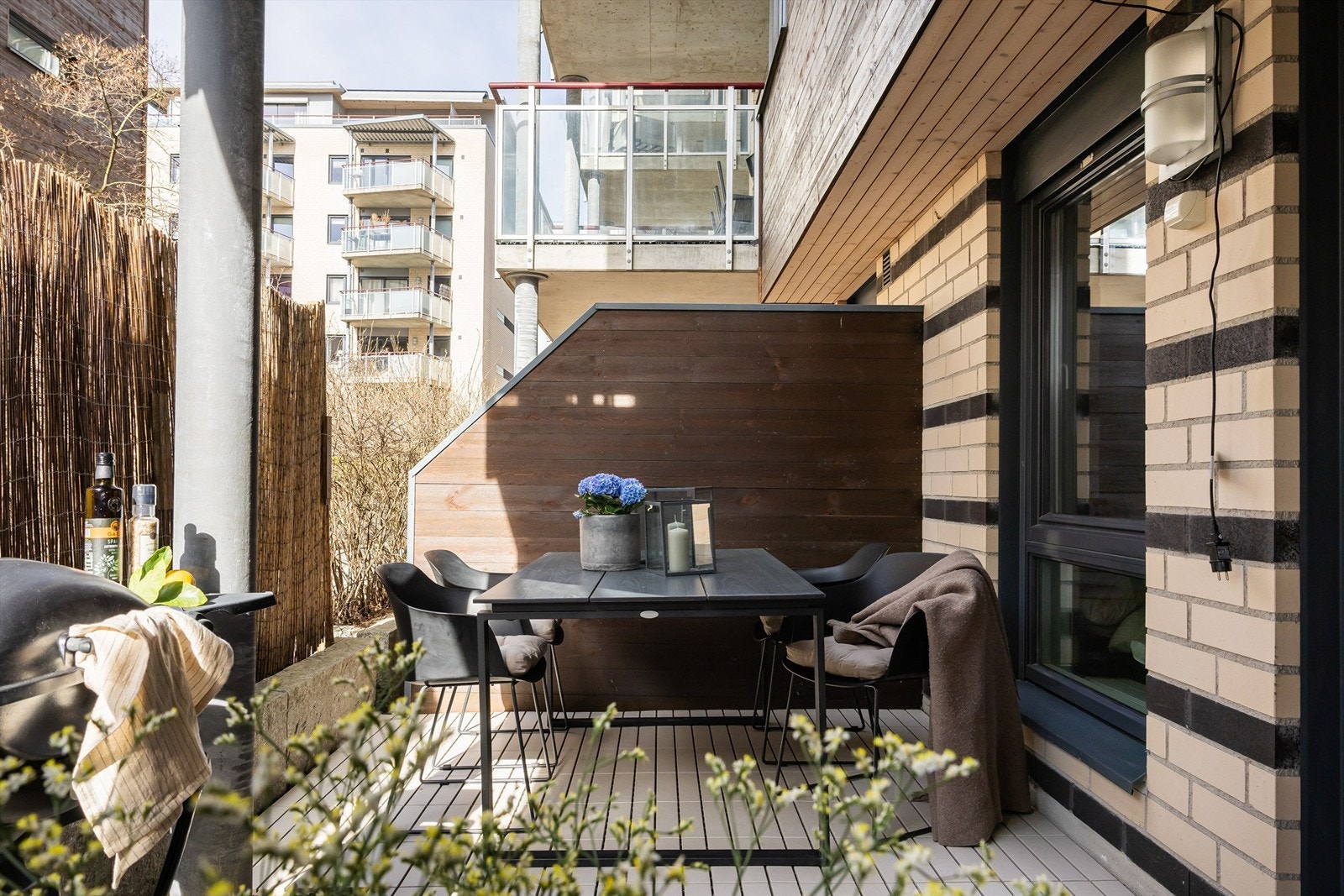 Markterrassen er det perfekte sted å flytte middagen ut på sommerstid. Galleribilde