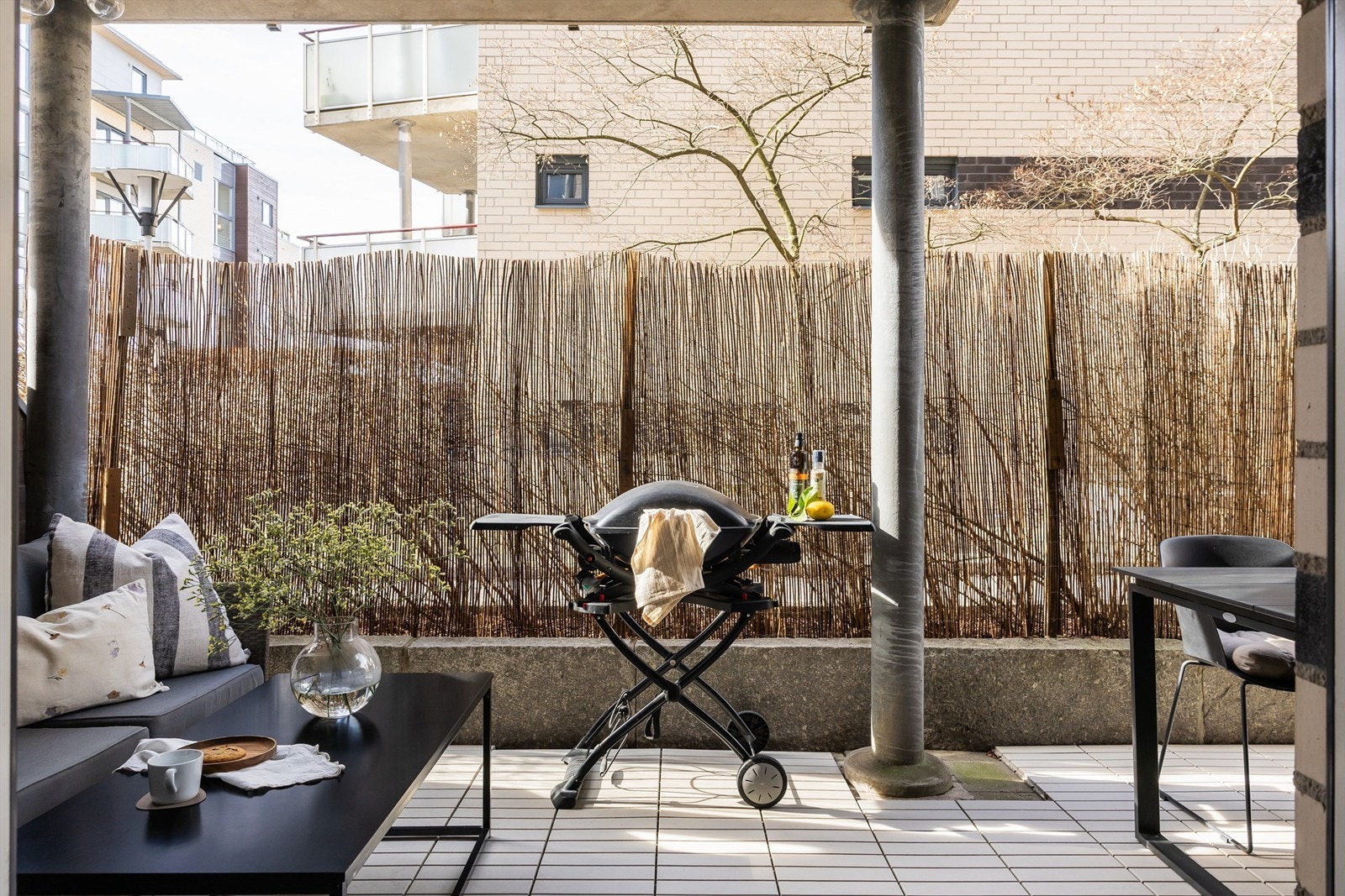 Markterrassen vender mot vest og er på hele 13 kvm. Galleribilde