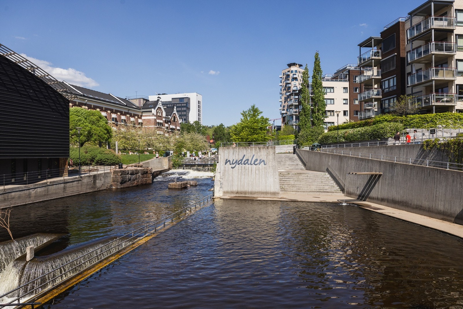 Fra leiligheten er det kun 1 minutt å gå til den populære badeplassen! Galleribilde