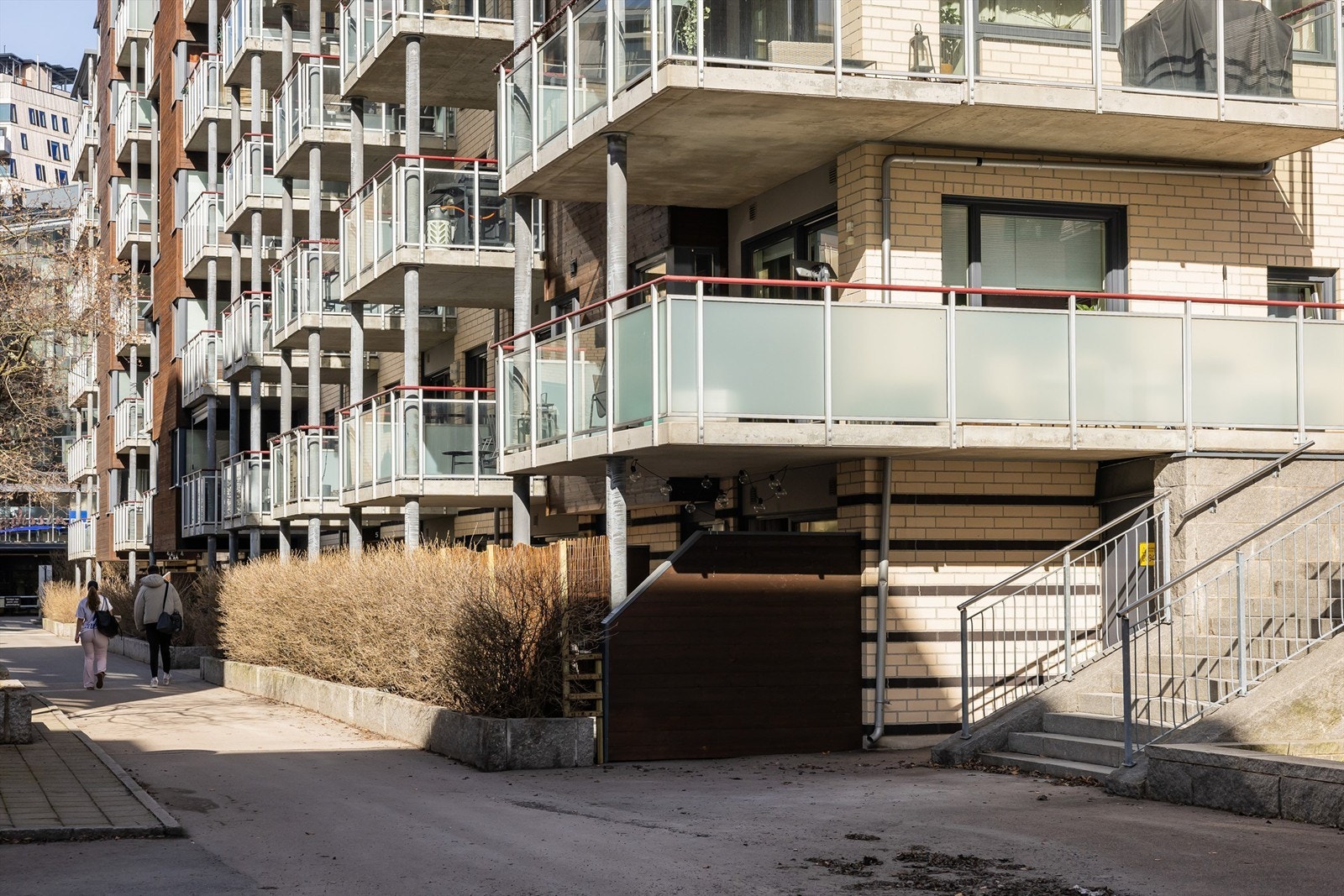 Nydalen har gjennomgått en total forvandling fra å være et typisk industriområde til å bli et urbant, levende og meget moderne bydelssenter i bydel Nordre Aker. Galleribilde