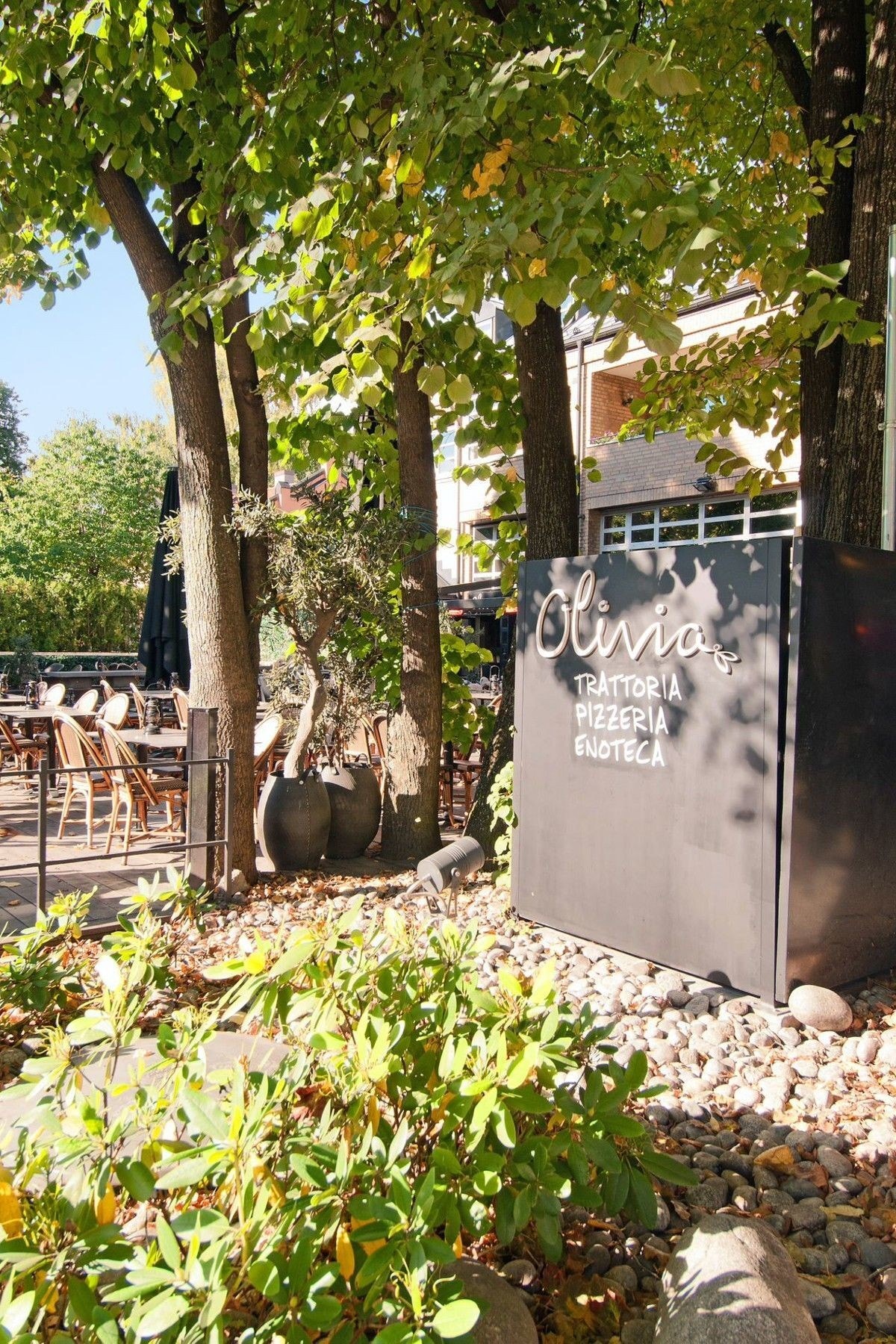 Område kryr av koselige restauranter og caféer. Galleribilde