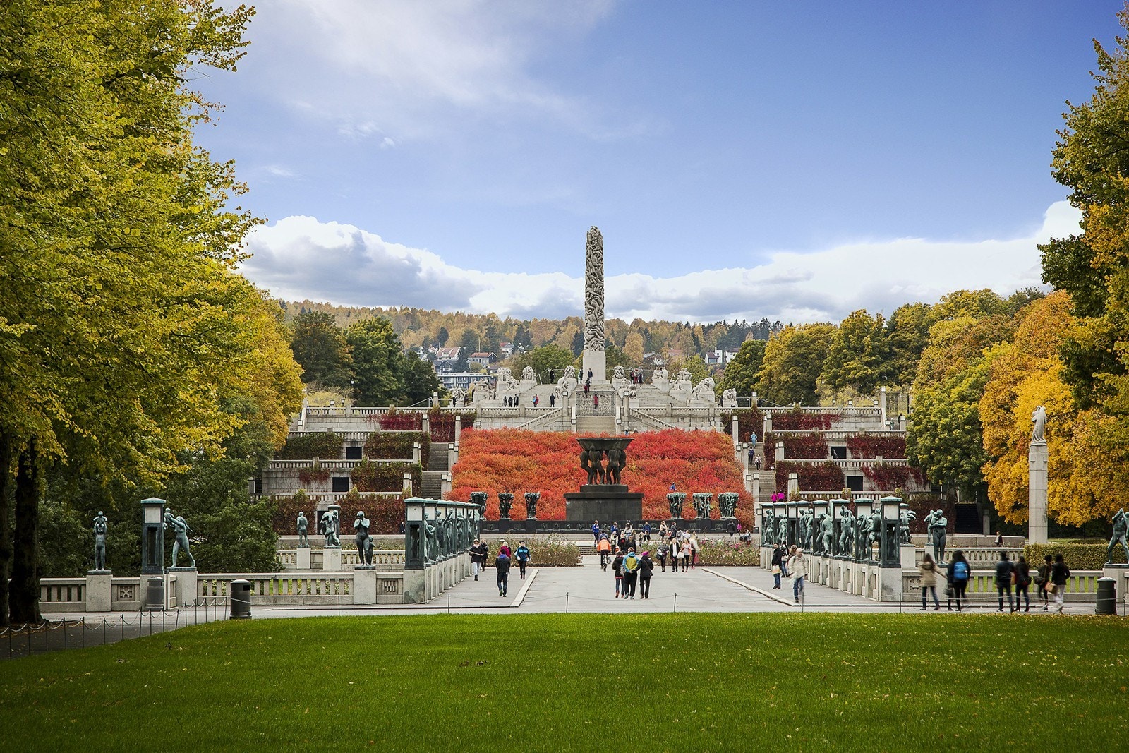Den utvidede hagen til denne eiendommen er Frognerparken med fantastiske turmuligheter Galleribilde