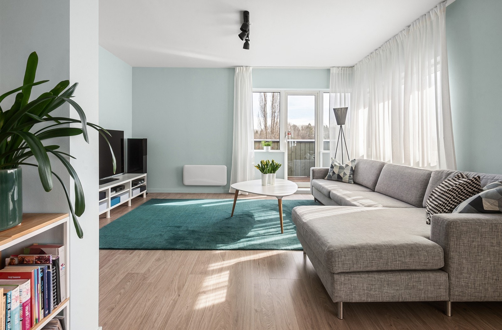 Det er utgang til balkong (renovert i 2024 ) fra stuen Galleribilde