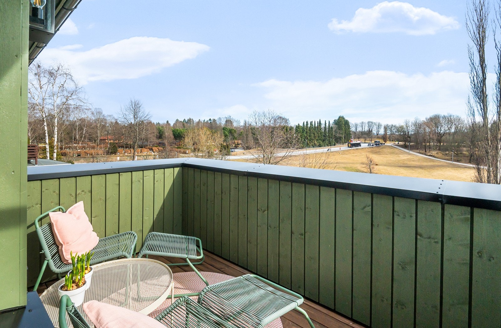 Herfra er det utsikt, solrikt og god oversikt over området mot Frognerparken Galleribilde