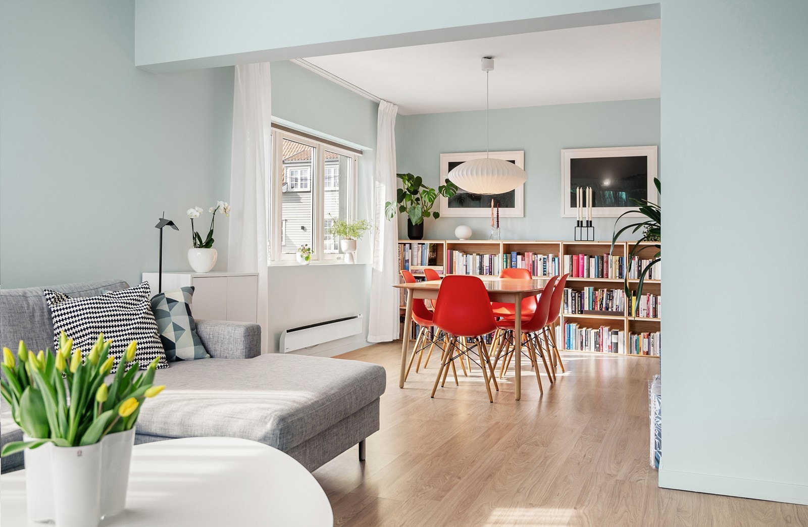 Spiseplassen kan forlenges utover i stue ved behov Galleribilde