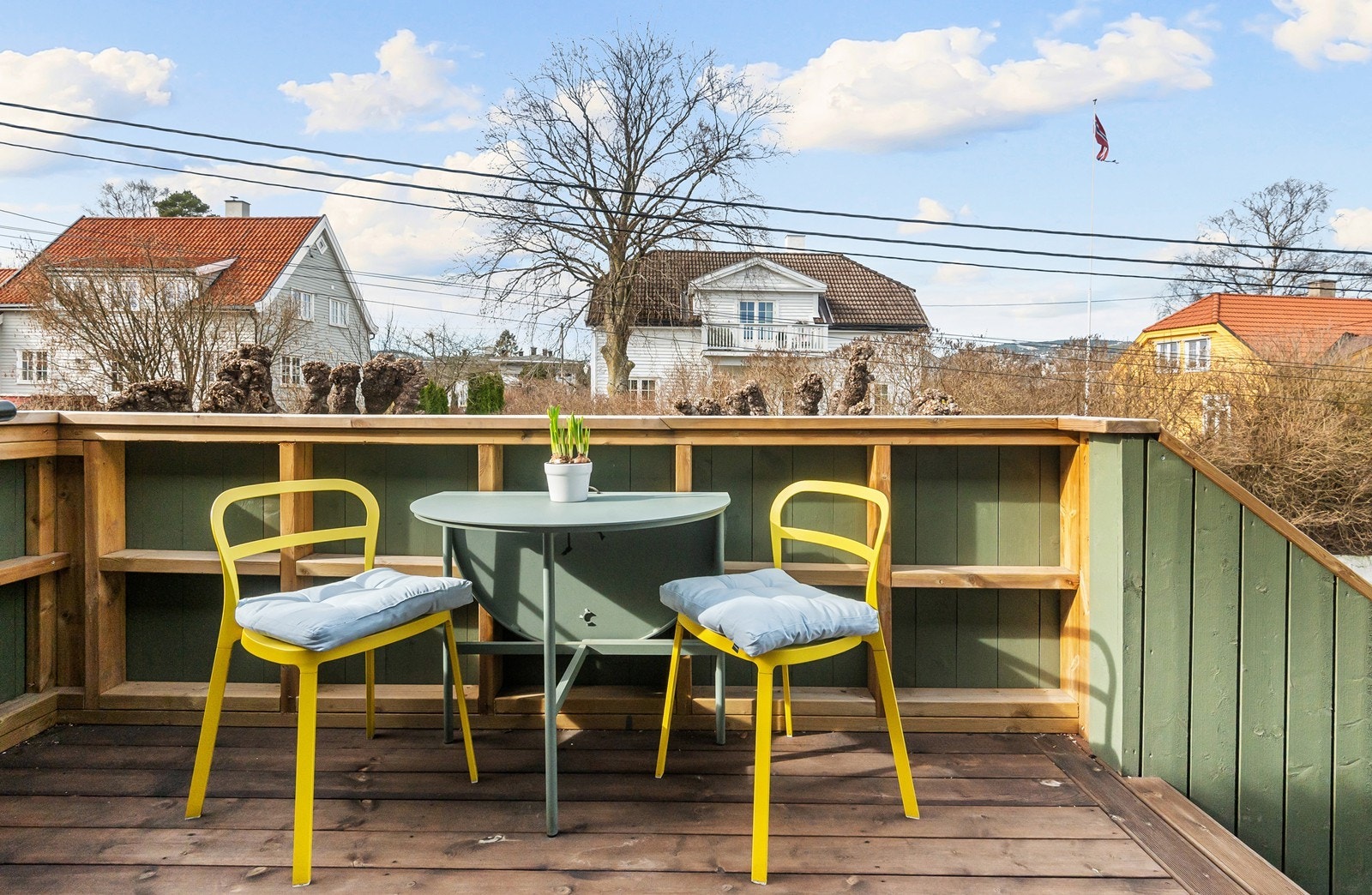 Fin ettermiddags- og kveldssol på denne terrassen Galleribilde