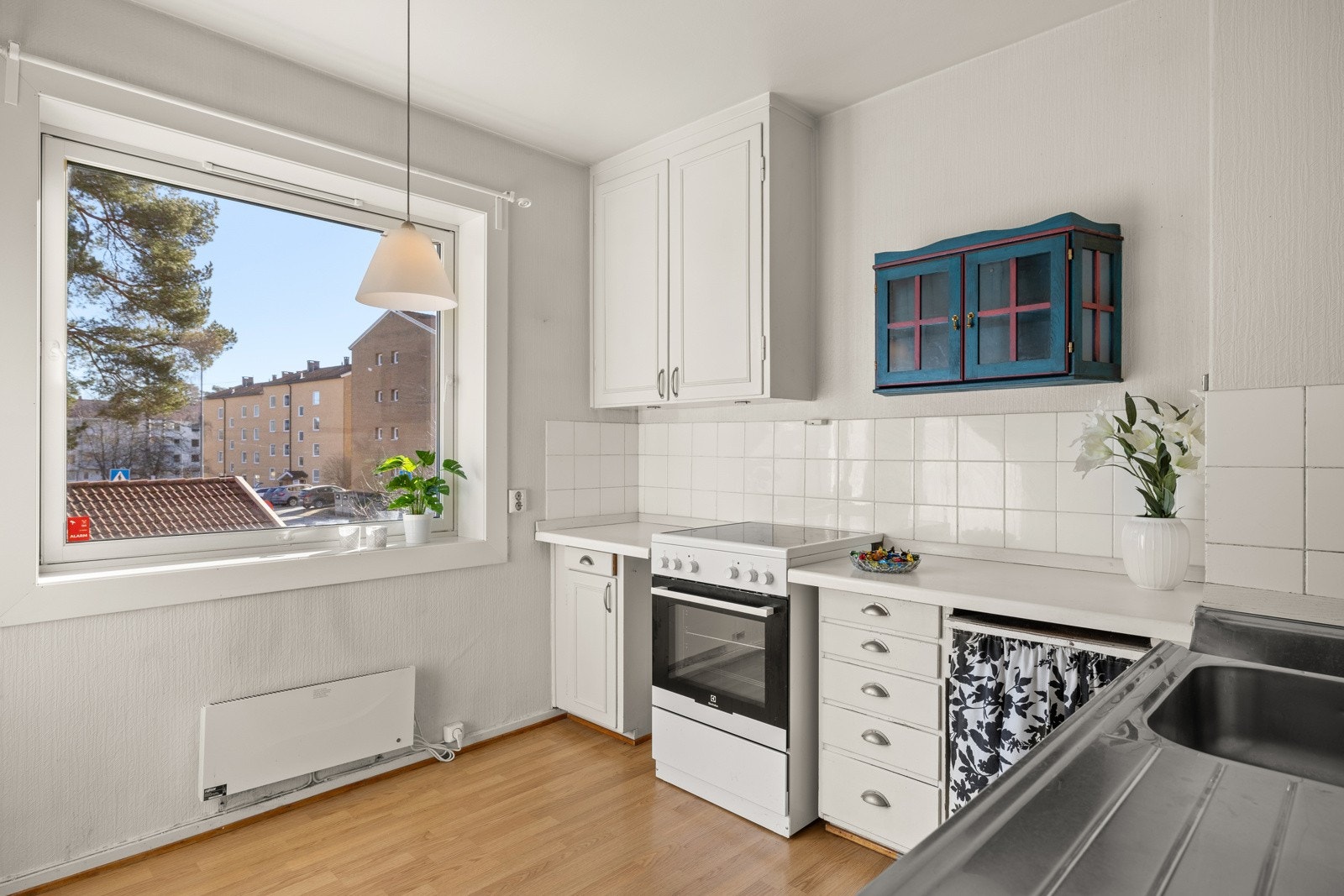 Romslig, separat kjøkken. Galleribilde