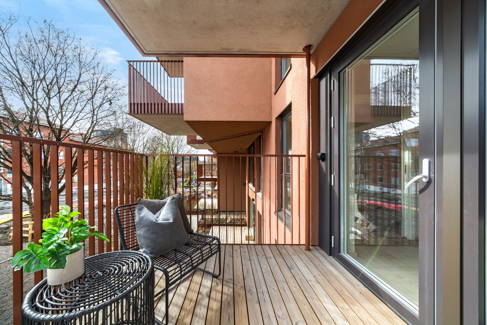 Solrik balkong på hele 6kvm - vender ut mot flotte grøntarealer (Østre Parkdrag) som skal være ferdig til sommeren Galleribilde