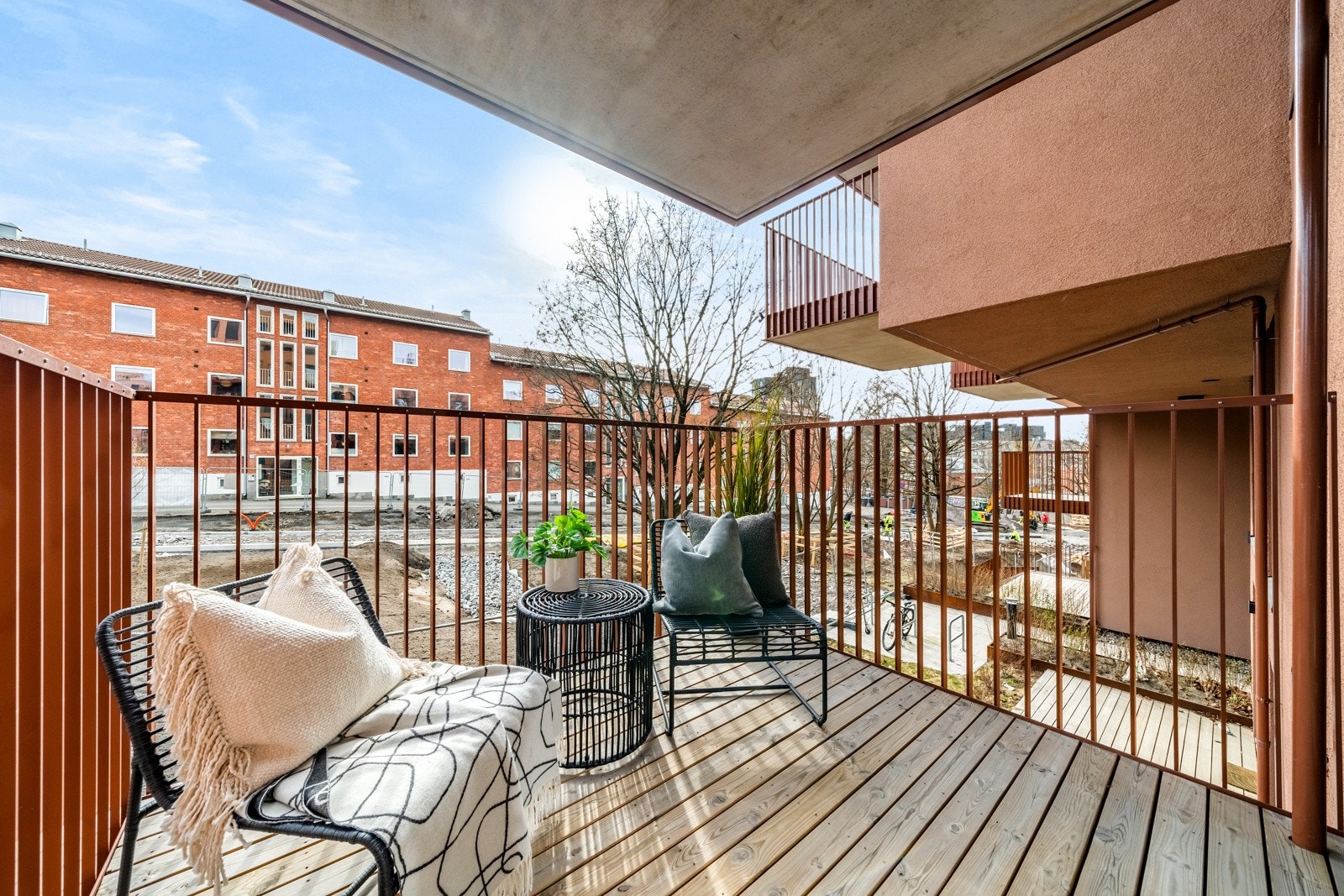 Solrik balkong på hele 6kvm - vender ut mot flotte grøntarealer (Østre Parkdrag) som skal være ferdig til sommeren Galleribilde