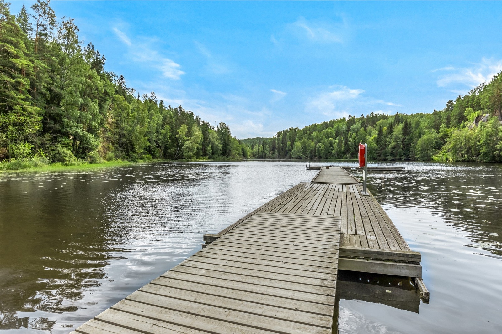 Fra boligen er det kort vei til Skraperudtjern, Nøklevann og flere andre turmuligheter Galleribilde
