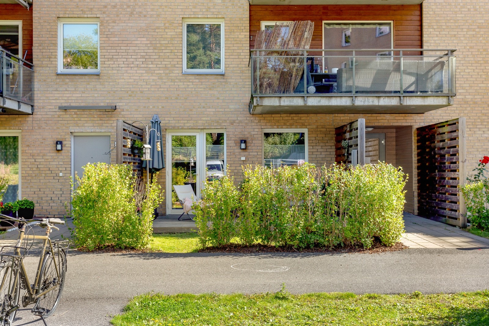 Leiligheten ligger fint og skjermet til i første etasje, og har adkomst via felles oppgang. Galleribilde