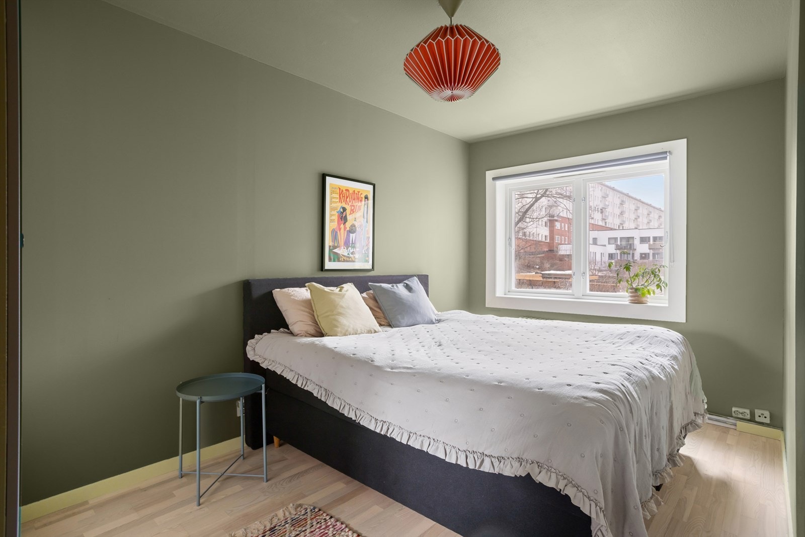 I leiligheten finner du et romslig soverom med fine innredningsmuligheter. Galleribilde