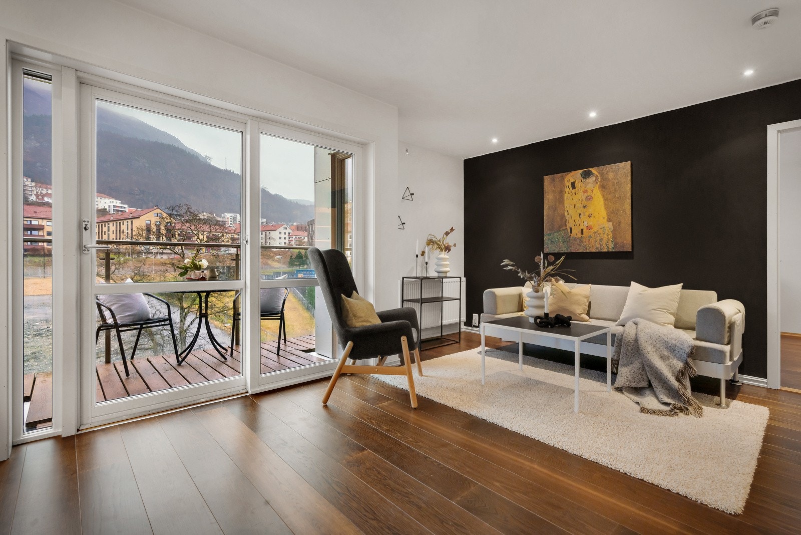 EIE Eiendomsmegling v/ Jr. Partner Håkon Hovland presenterer Møllendalsveien 68C! Galleribilde