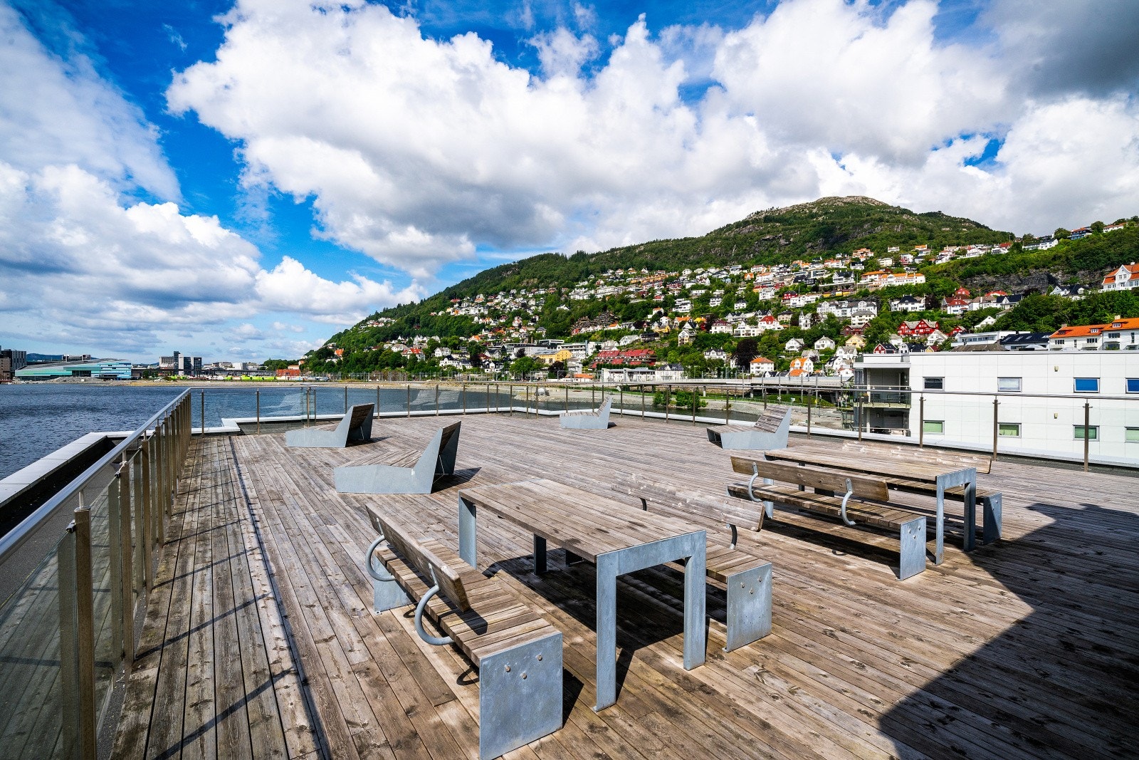 Sameiet har en meget romslig og flott felles takterrasse. Galleribilde