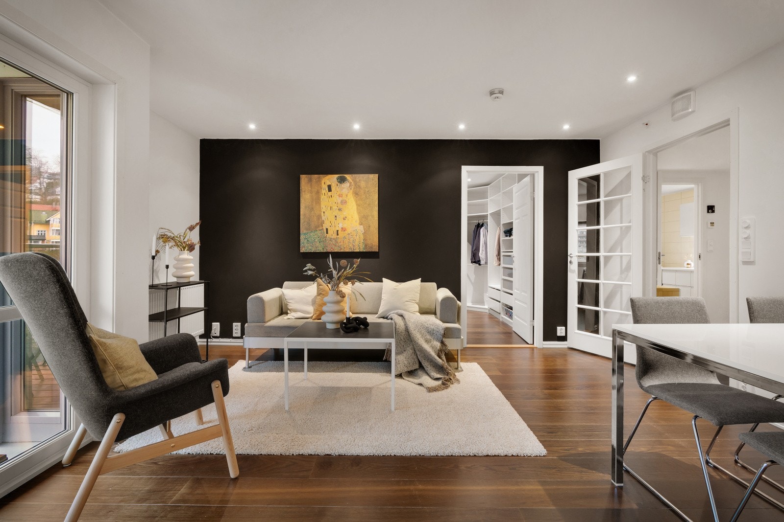 Her bor man luftig til i 4. etasje og har utsikt mot nærområdet og Ulriken! Galleribilde