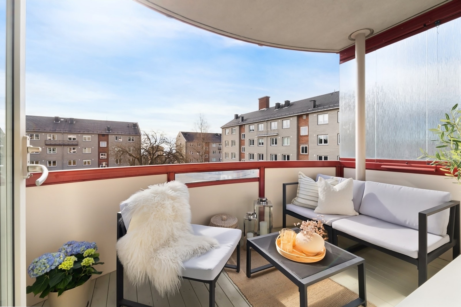 Her får du sol store deler av dagen på sommeren. Galleribilde