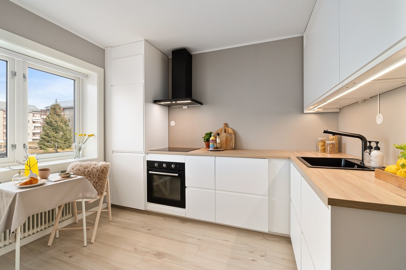 Flott og lyst IKEA kjøkken. Galleribilde