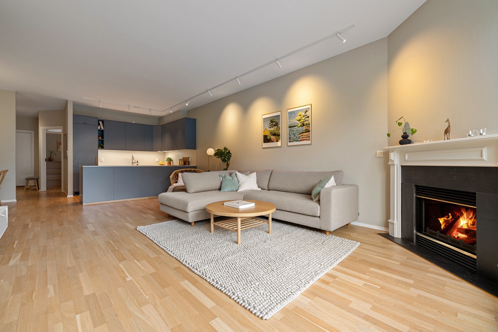 A konto oppvarming, varmtvann og gass til peisen er inkludert i felleskostnadene. Galleribilde