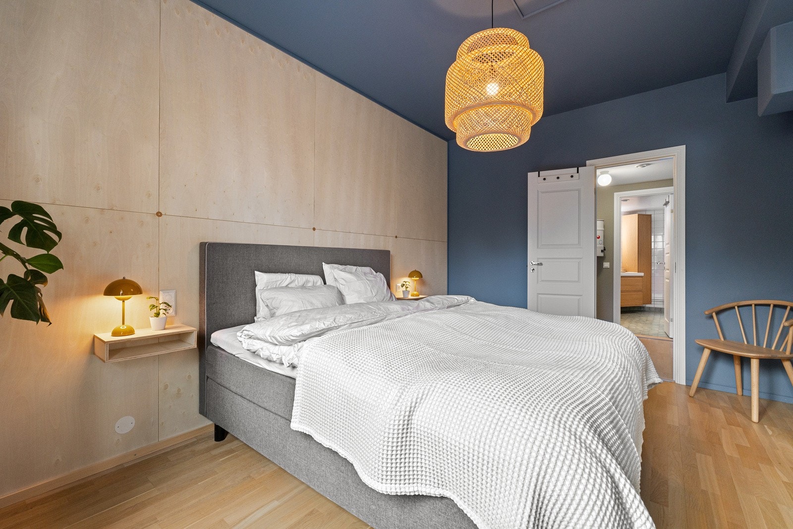 Parkettgulv i leiligheten er slipt i 2023. Galleribilde