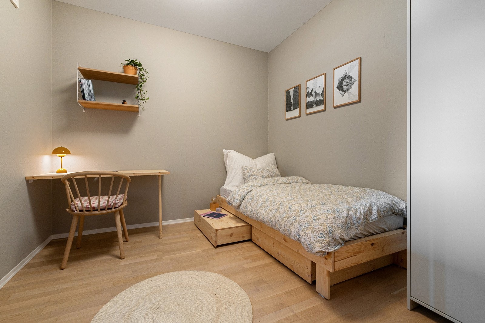 Leiligheten har hele 3 soverom, som gjør at den egner seg ypperlig for barnefamilier. Galleribilde