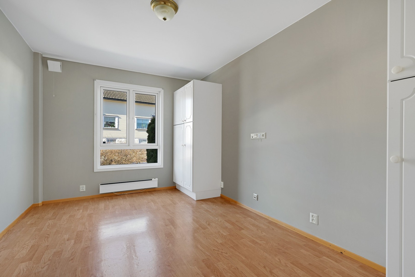 Soverom II har to garderob eskap Galleribilde