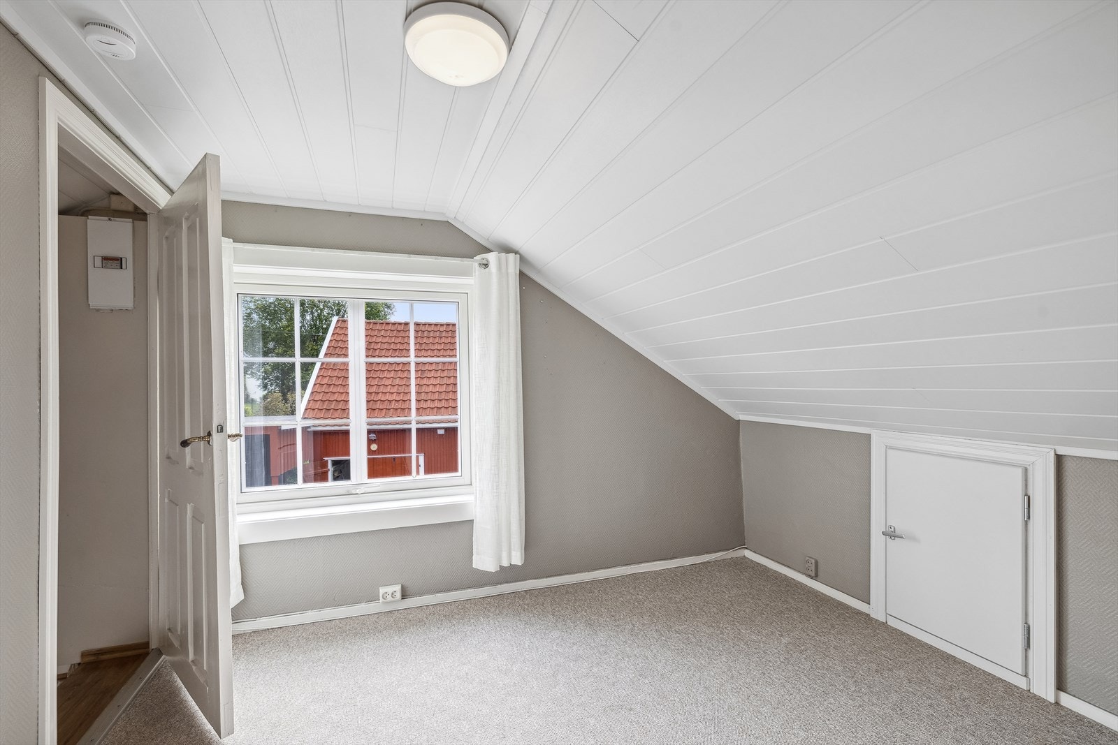 Når du kommer opp i 2. etasje, kommer du inn i et av soverommene. Galleribilde