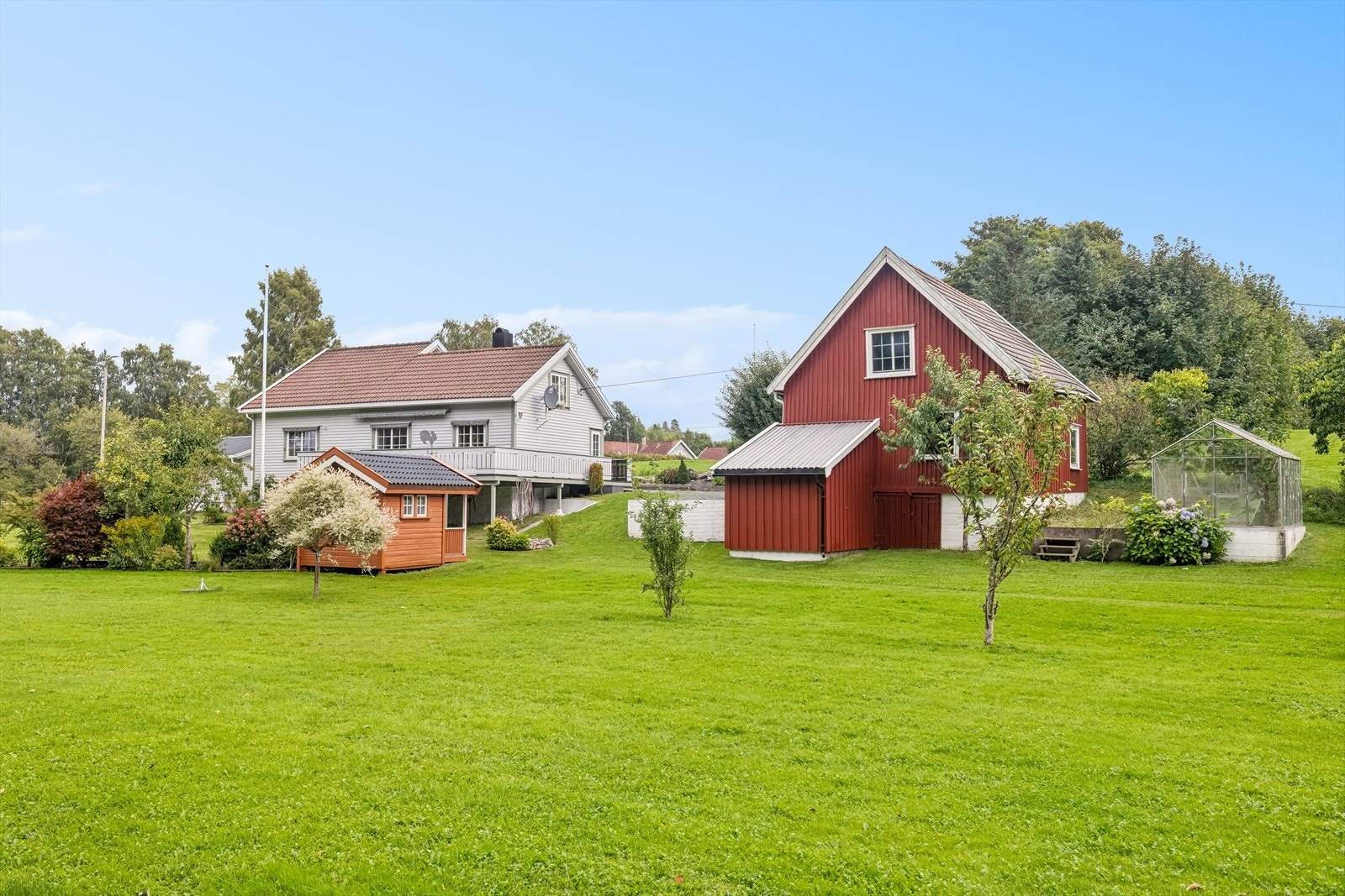 Området er ideelt for familier, med en trygg skolevei til Frivold og Landvik barneskoler. Galleribilde