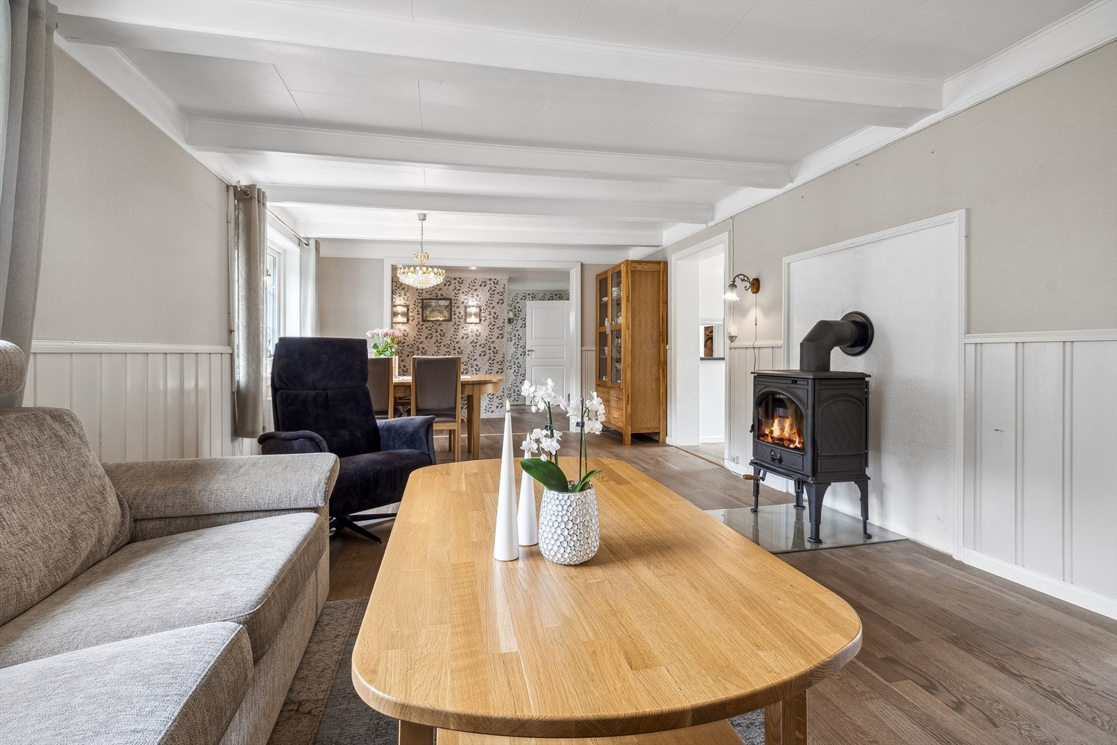 Du har gode møbleringsmuligheter og plass for både sofa og spisebord. Galleribilde