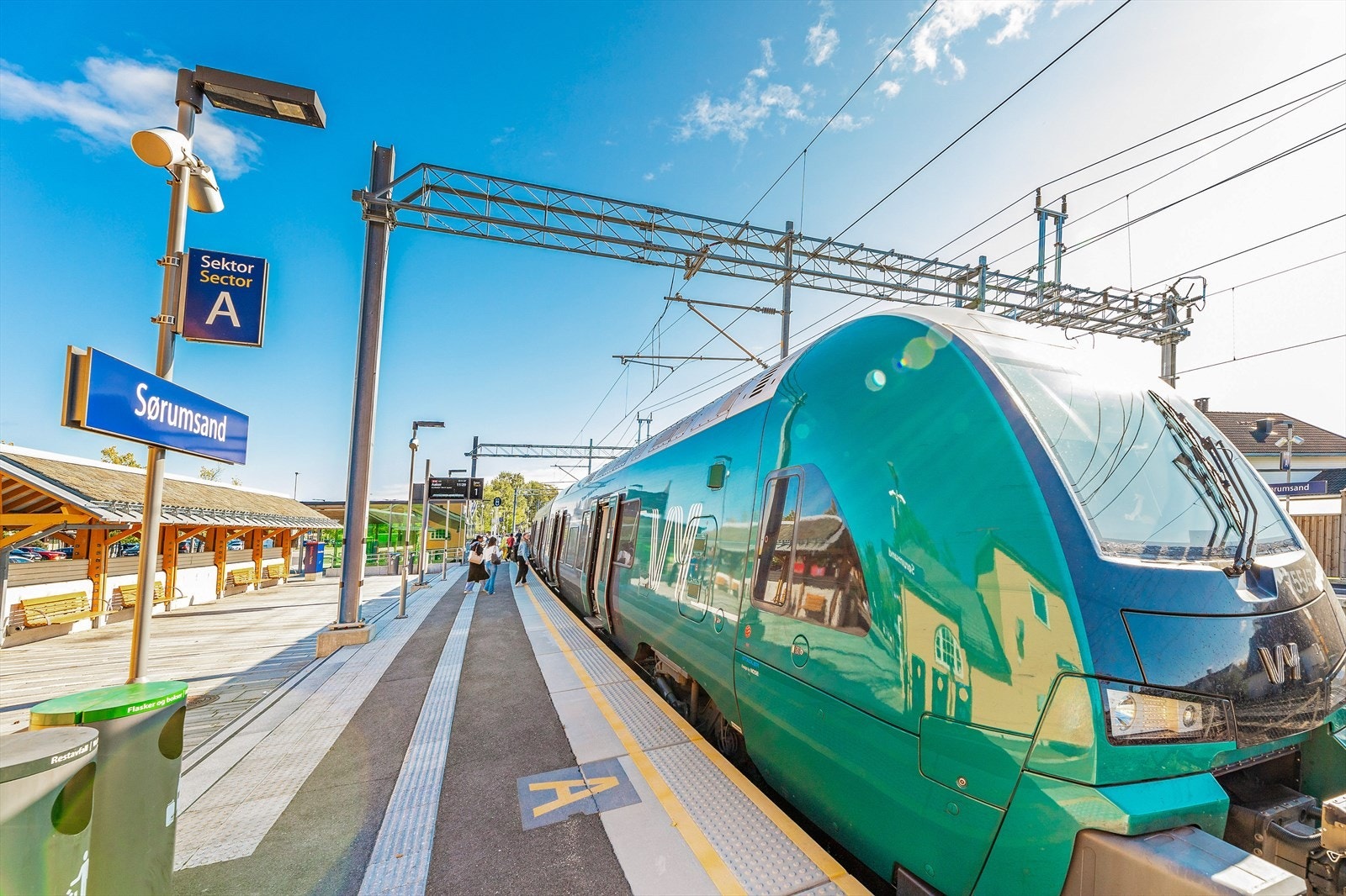 Sørumsand stasjon, herfra kommer du til Lillestrøm på under 20 minutter og til Oslo på ca 30 minutter. Galleribilde