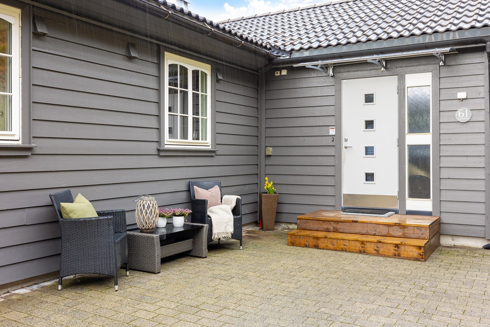 Flott opparbeidet inngangsparti med belegningsstein. Galleribilde