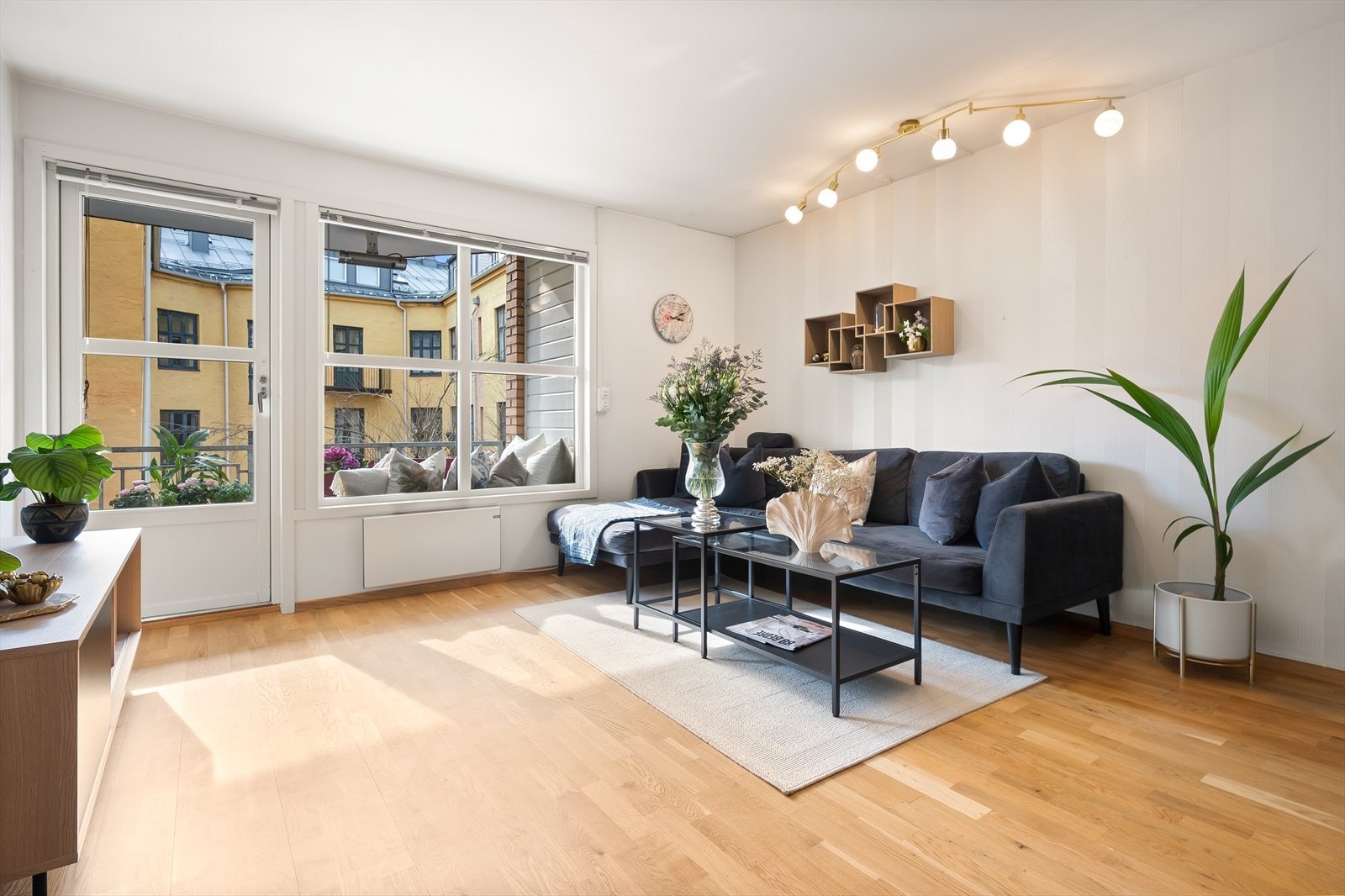 Leiligheten ligger i 4. etasje og inneholder entré, bad, soverom, kjøkken og stue. Galleribilde