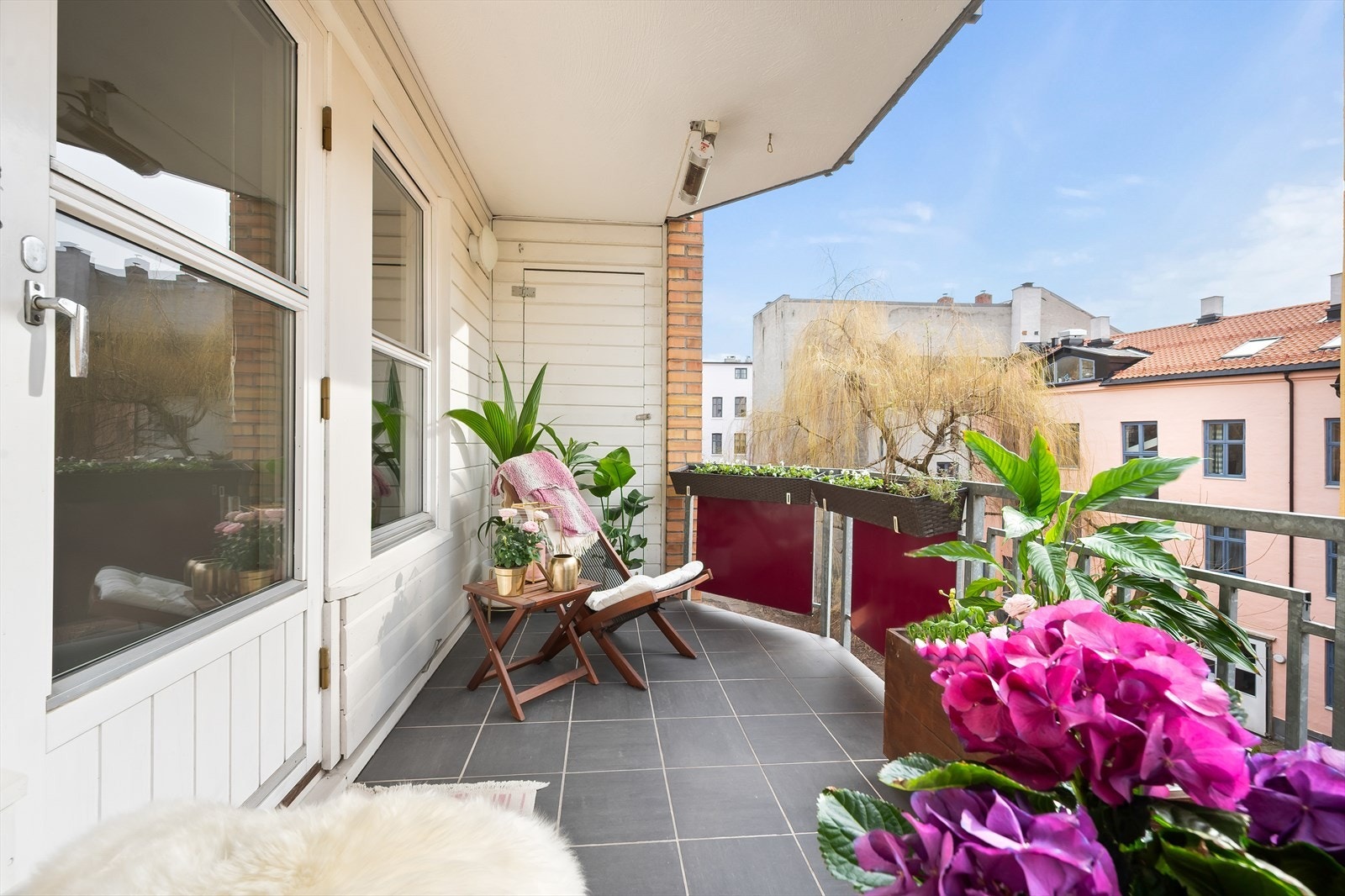 På balkongen er det plass til sittegrupper, grill og beplantning. Galleribilde