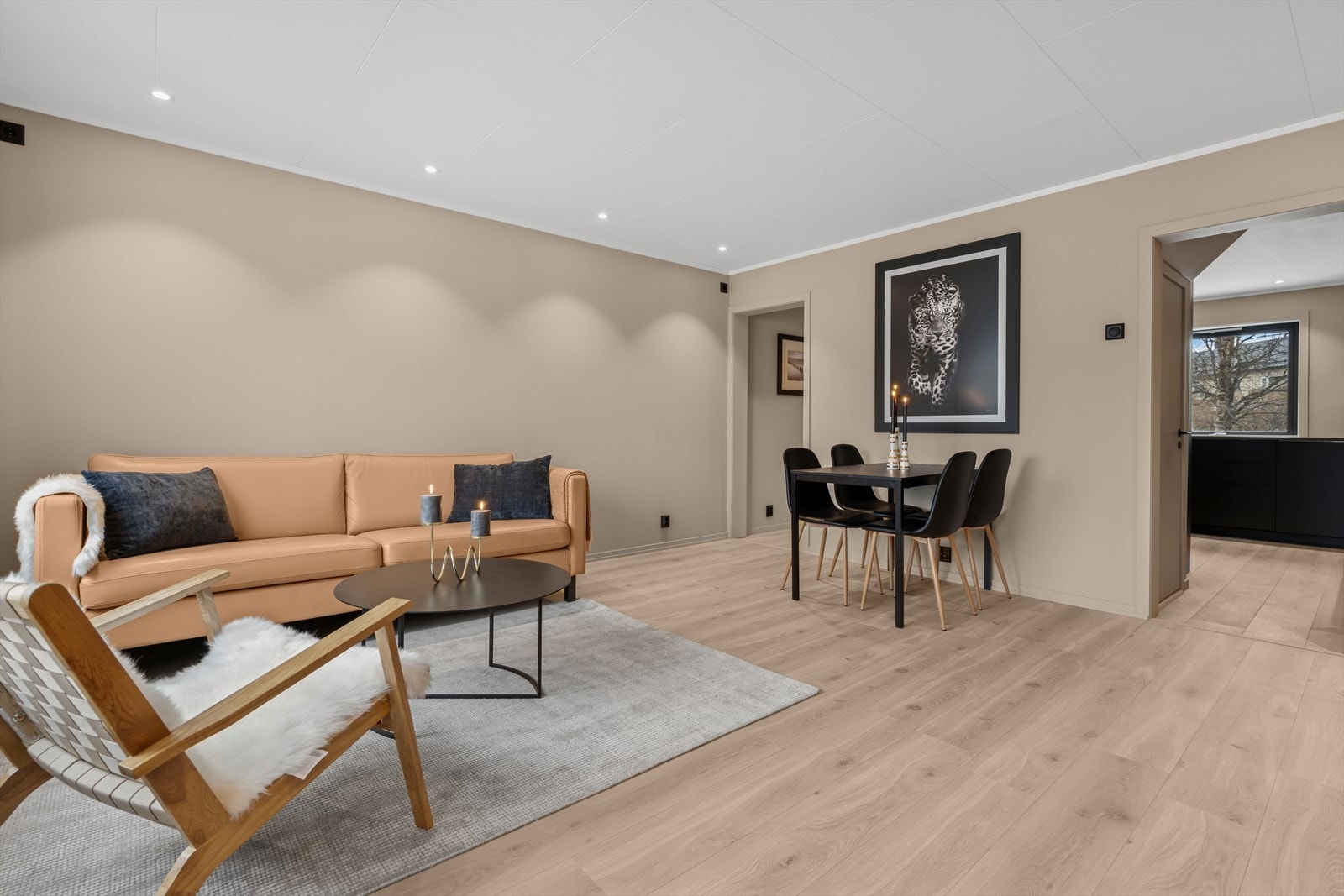 Kjøkkenet er separat med adkomst fra både stuen og gangen Galleribilde